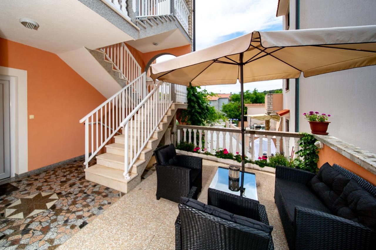 Kastell Apartments Lopar Exterior foto
